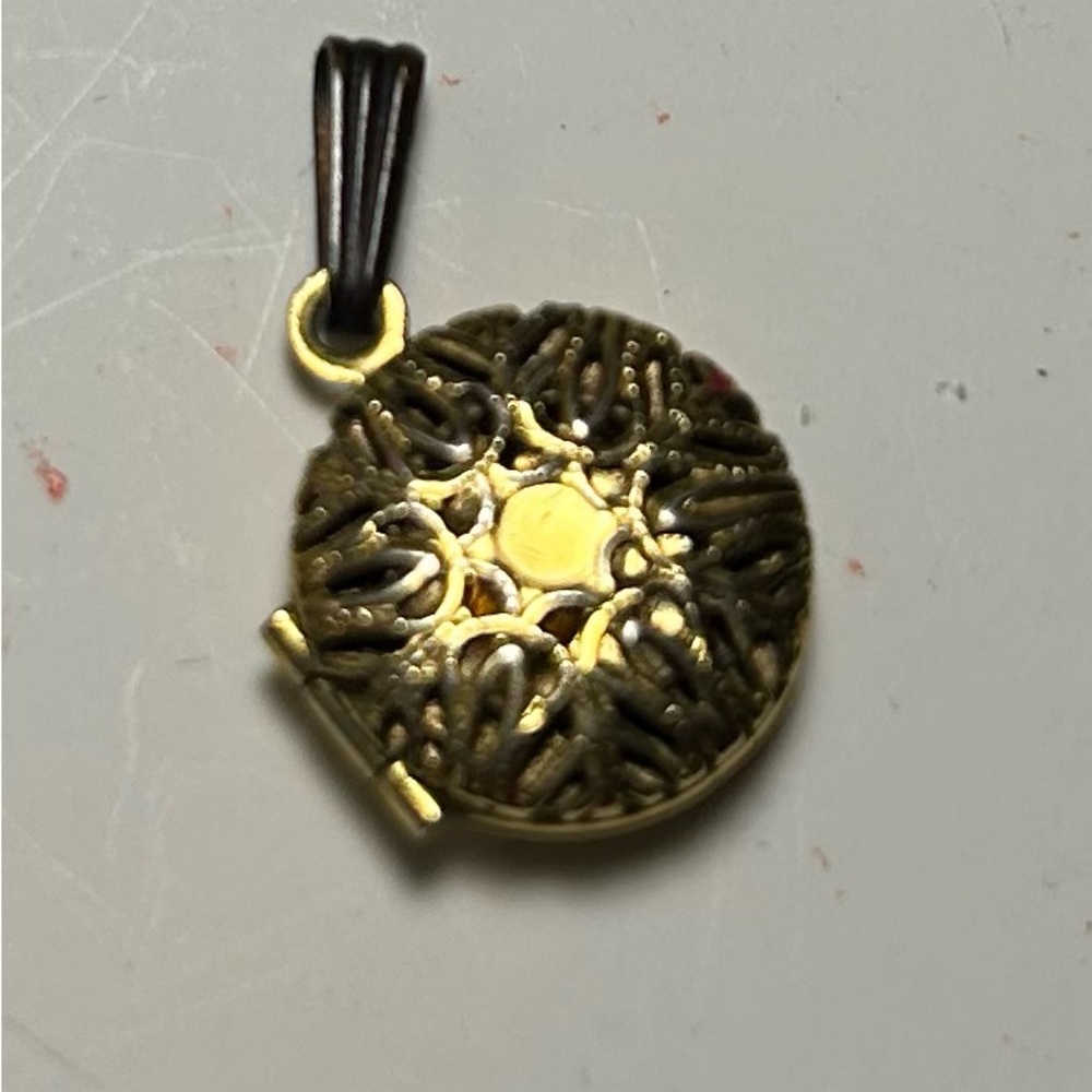 Gold Pendant with Tassel - Picture 9 of 9